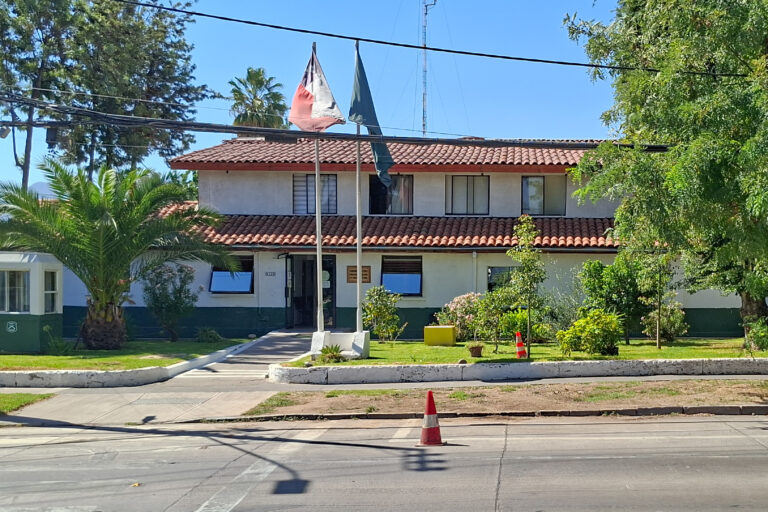 Muere baleado el sargento Jaime Urrea en Quilleco: Kast pide que «caiga todo el peso de la ley» Fachada de una comisaría de Carabineros de Chile en Santiago