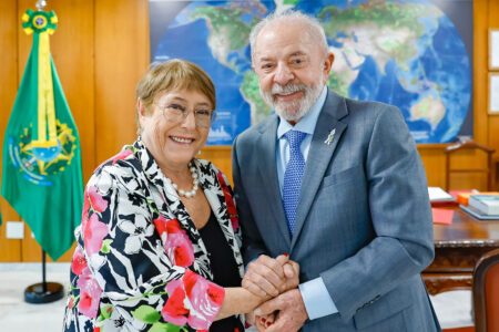 Michelle Bachelet junto al presidente de Brasil, Luiz Inácio Lula da Silva, en el Palacio do Planalto