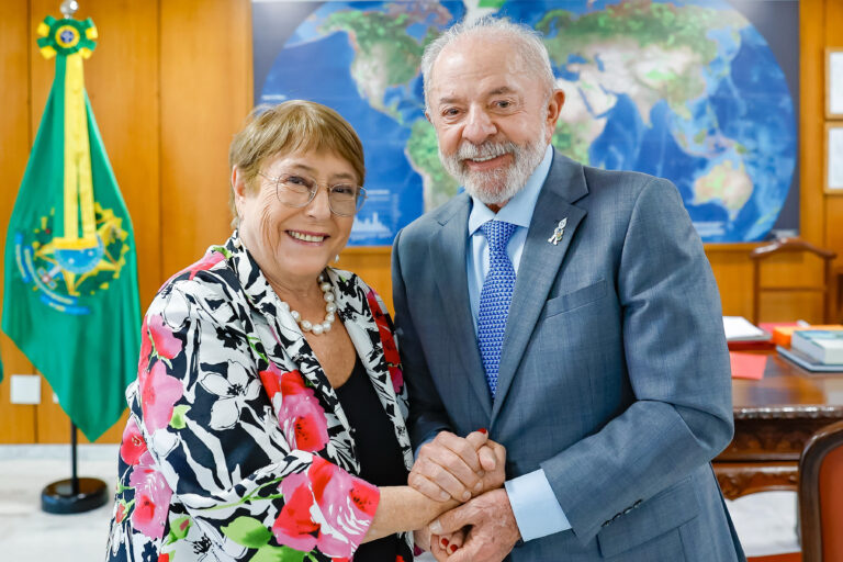 Michelle Bachelet junto al presidente de Brasil, Luiz Inácio Lula da Silva, en el Palacio do Planalto
